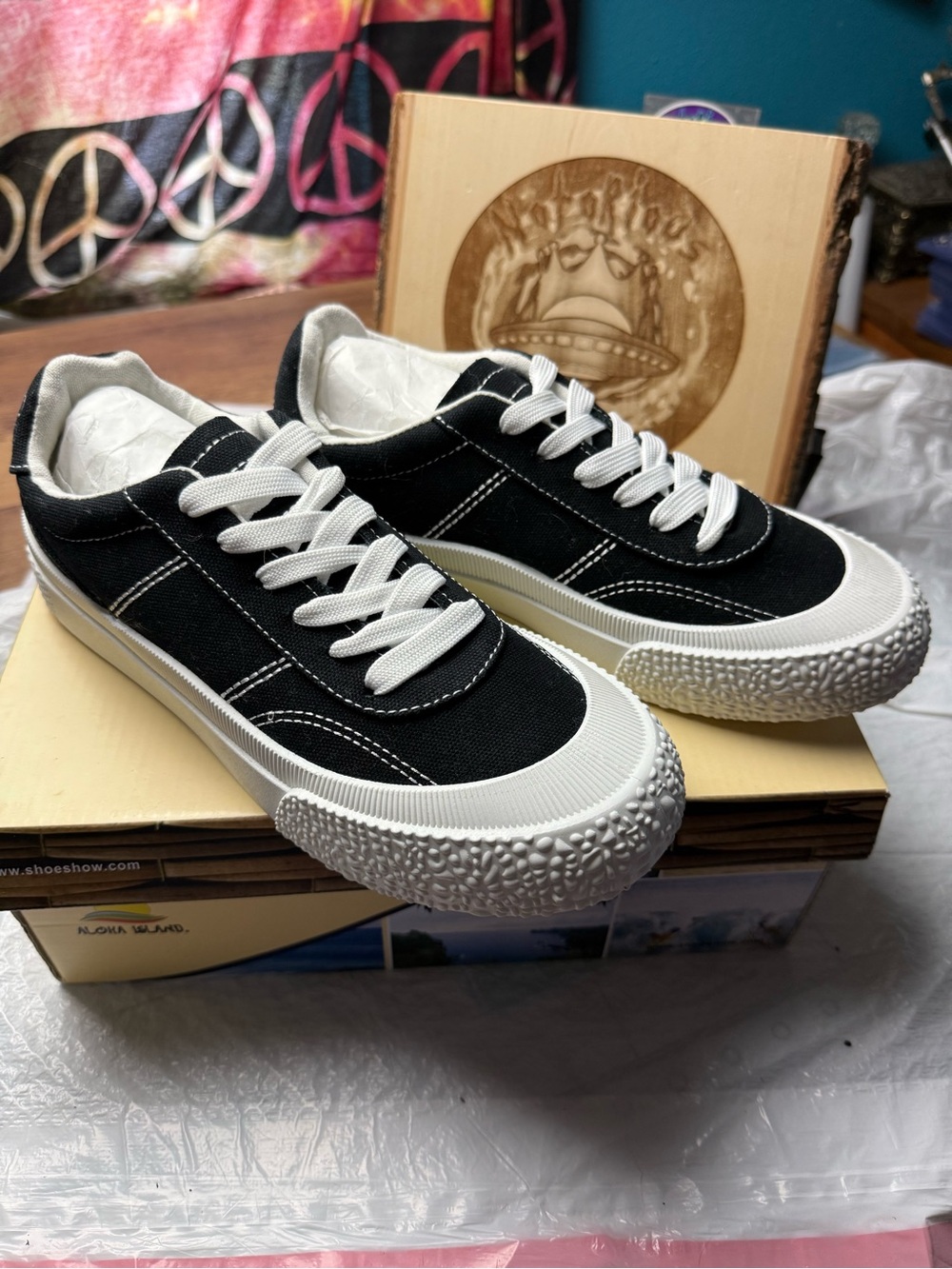 Aloha Island Marsha canvas low-top lace-up sneakers 8M NEW